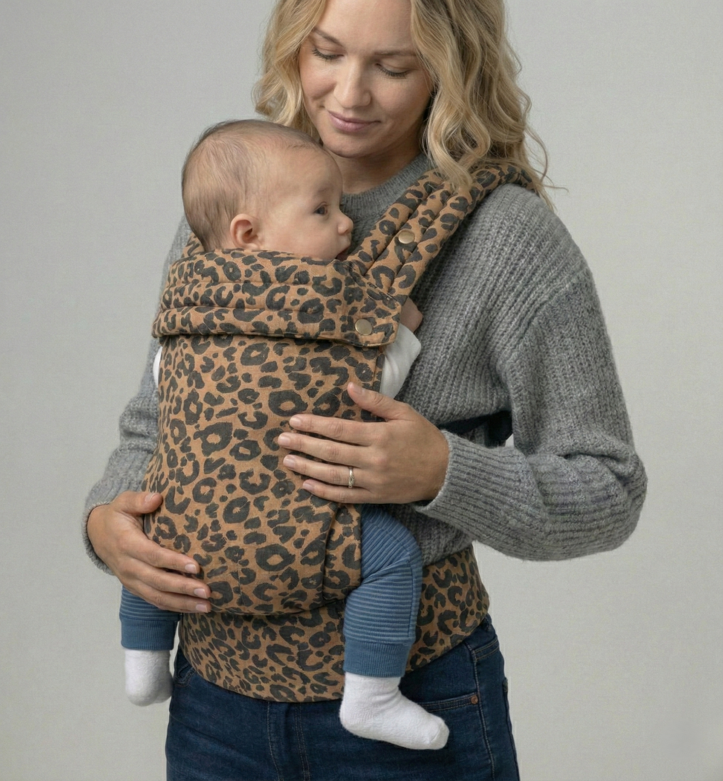 The Neirah Buckle Carrier