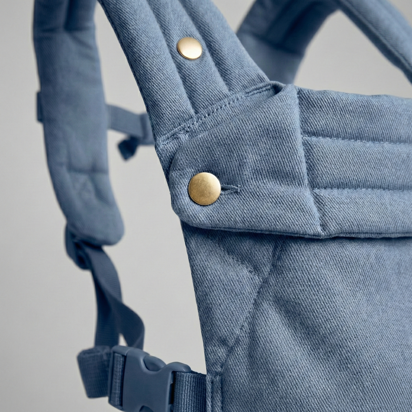 The Neirah Buckle Carrier