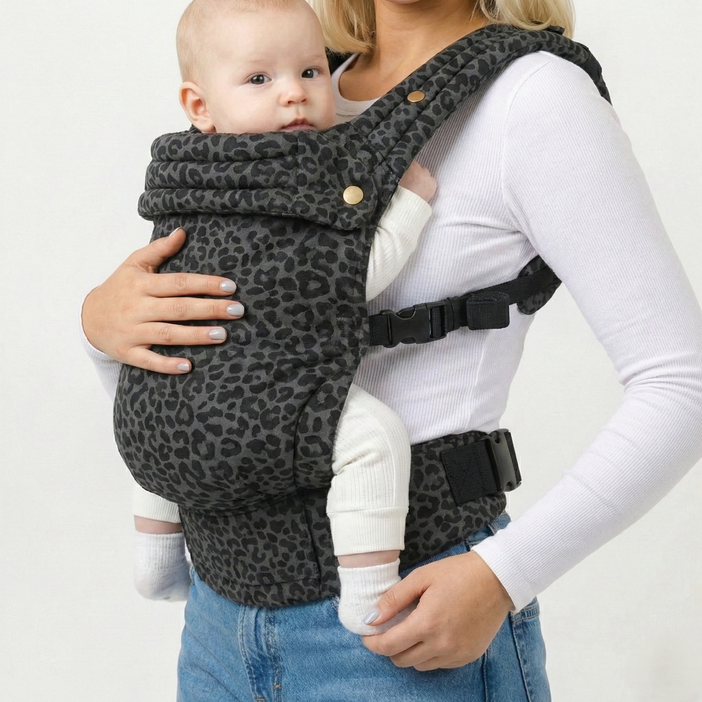 The Neirah Buckle Carrier