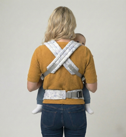 The Neirah Buckle Carrier