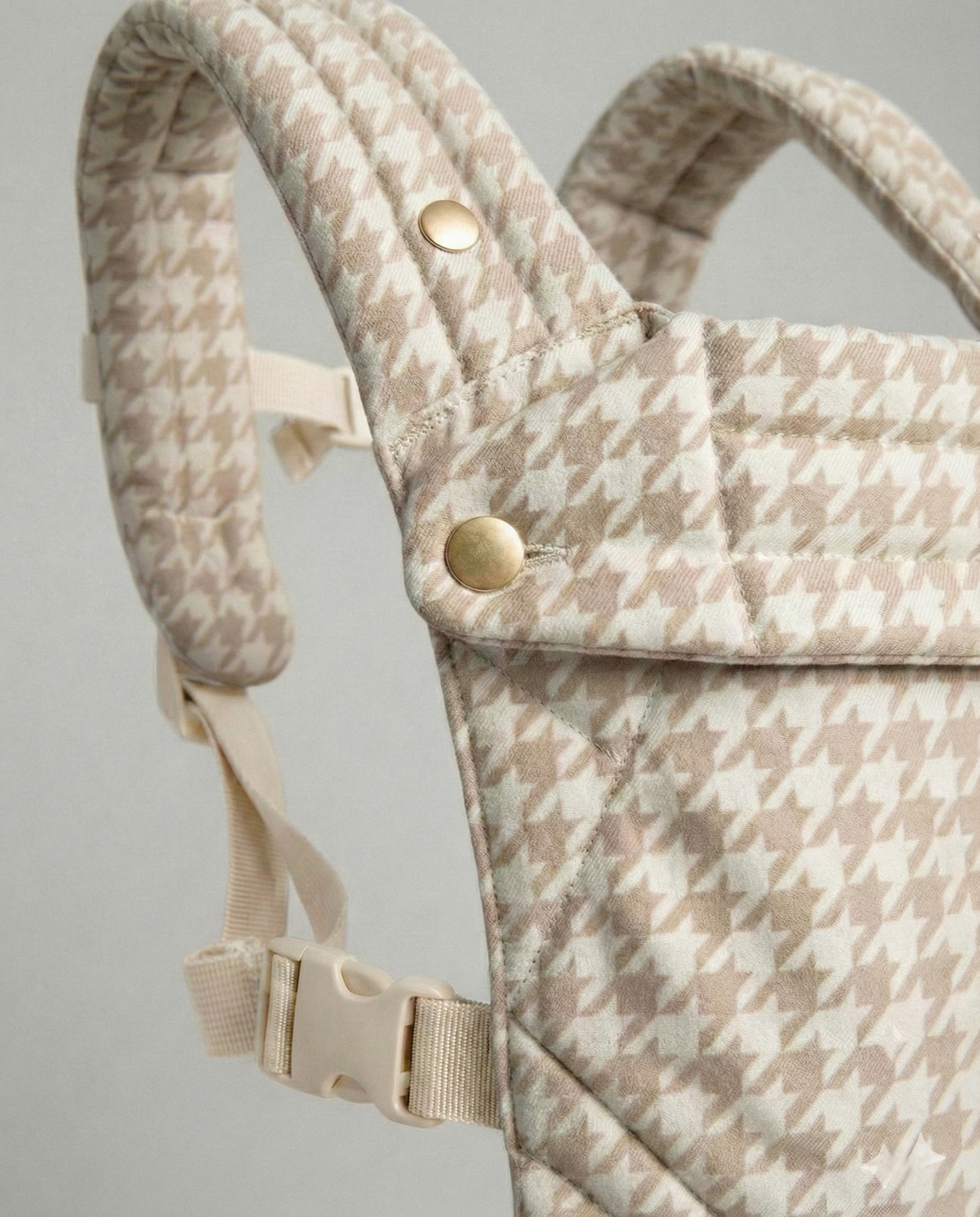 The Neirah Buckle Carrier