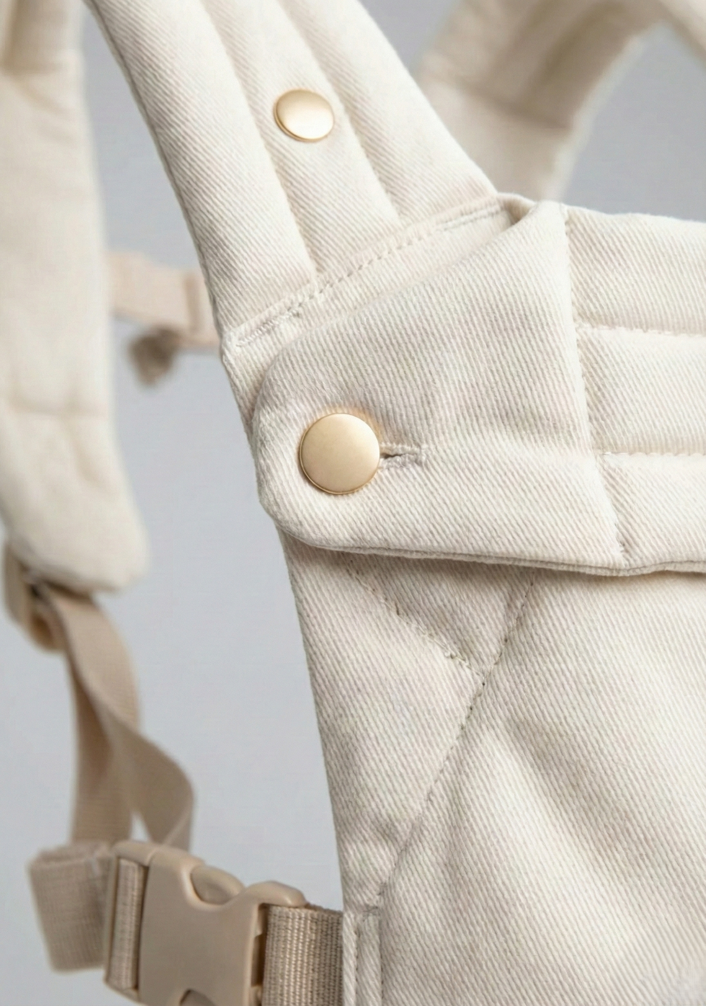 The Neirah Buckle Carrier