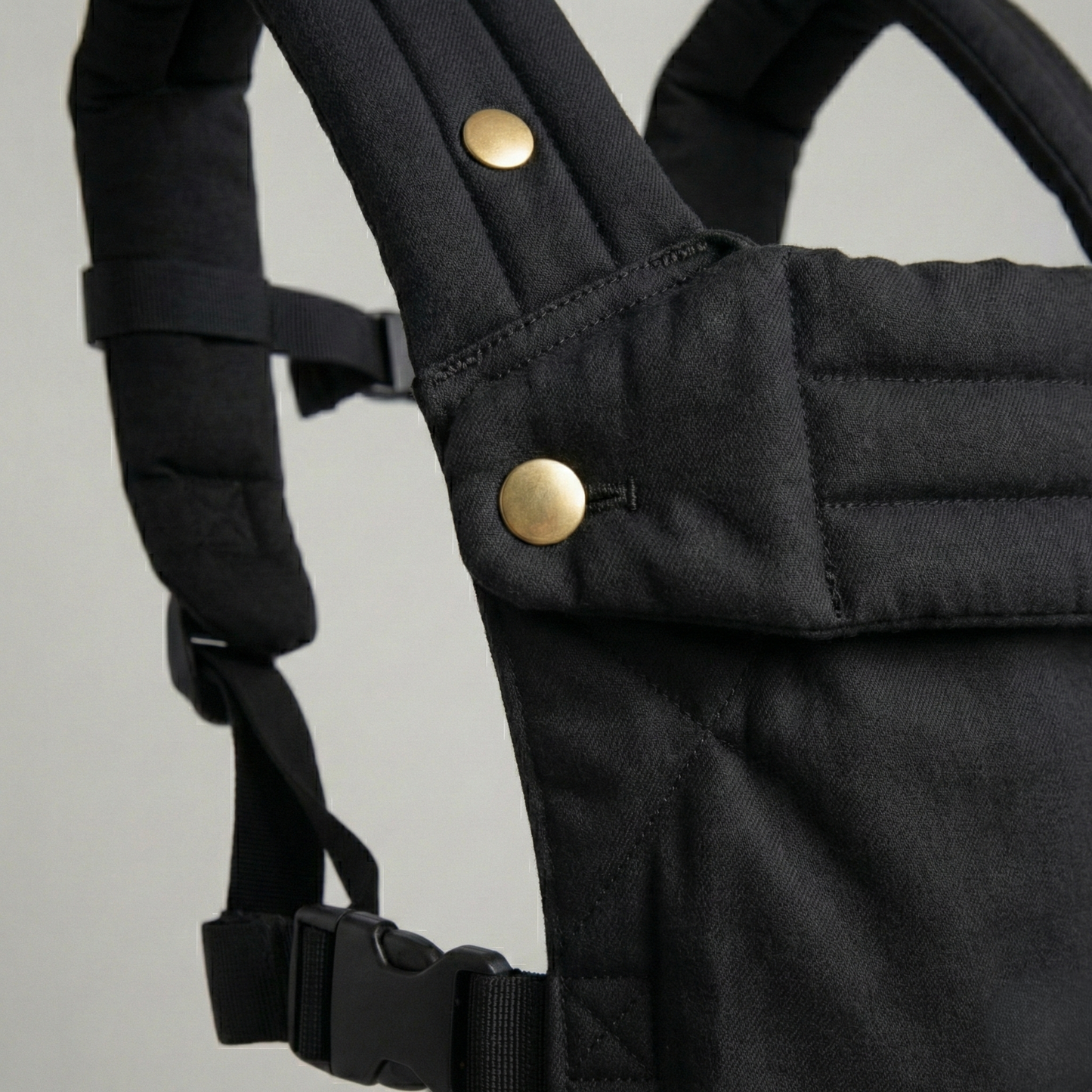 The Neirah Buckle Carrier