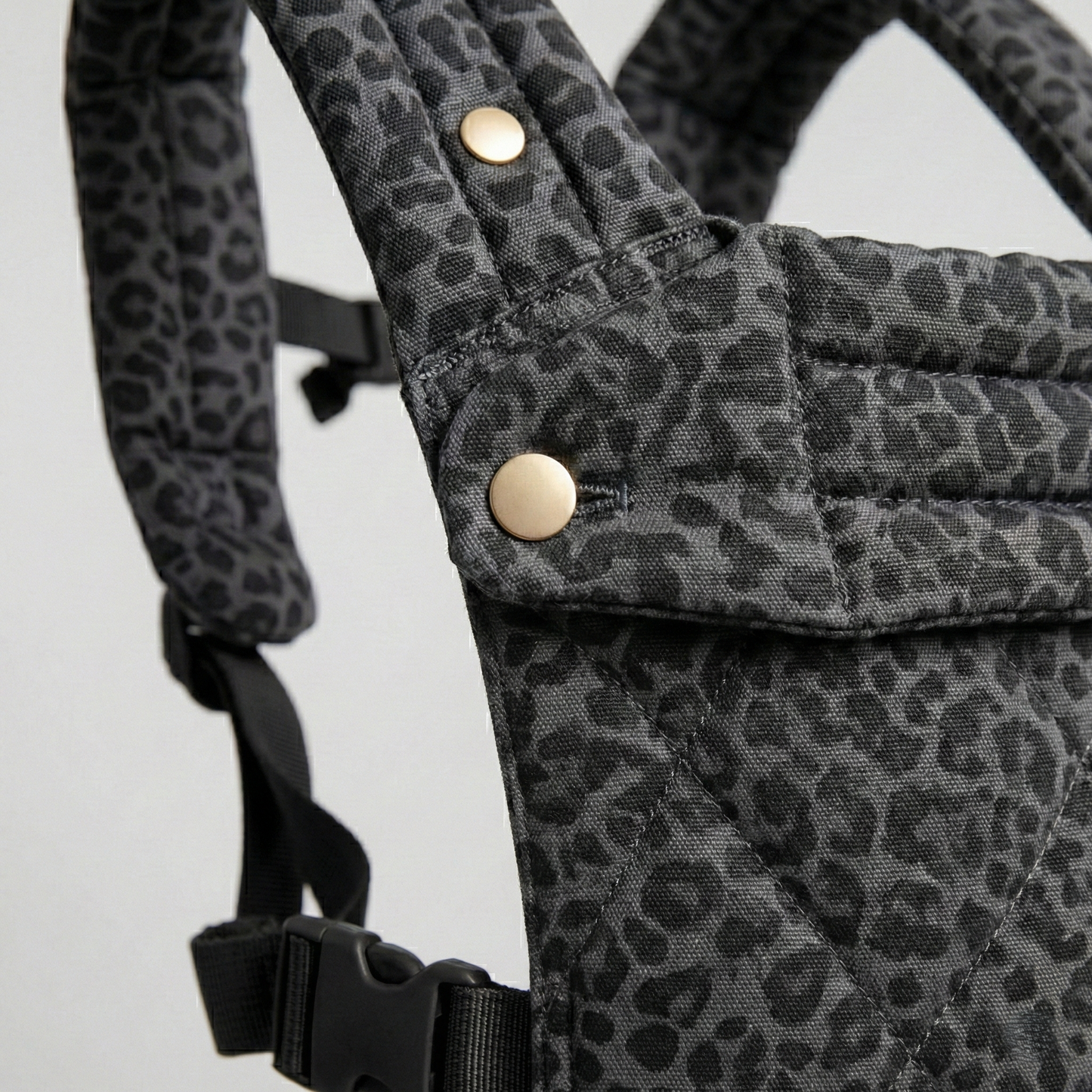 The Neirah Buckle Carrier