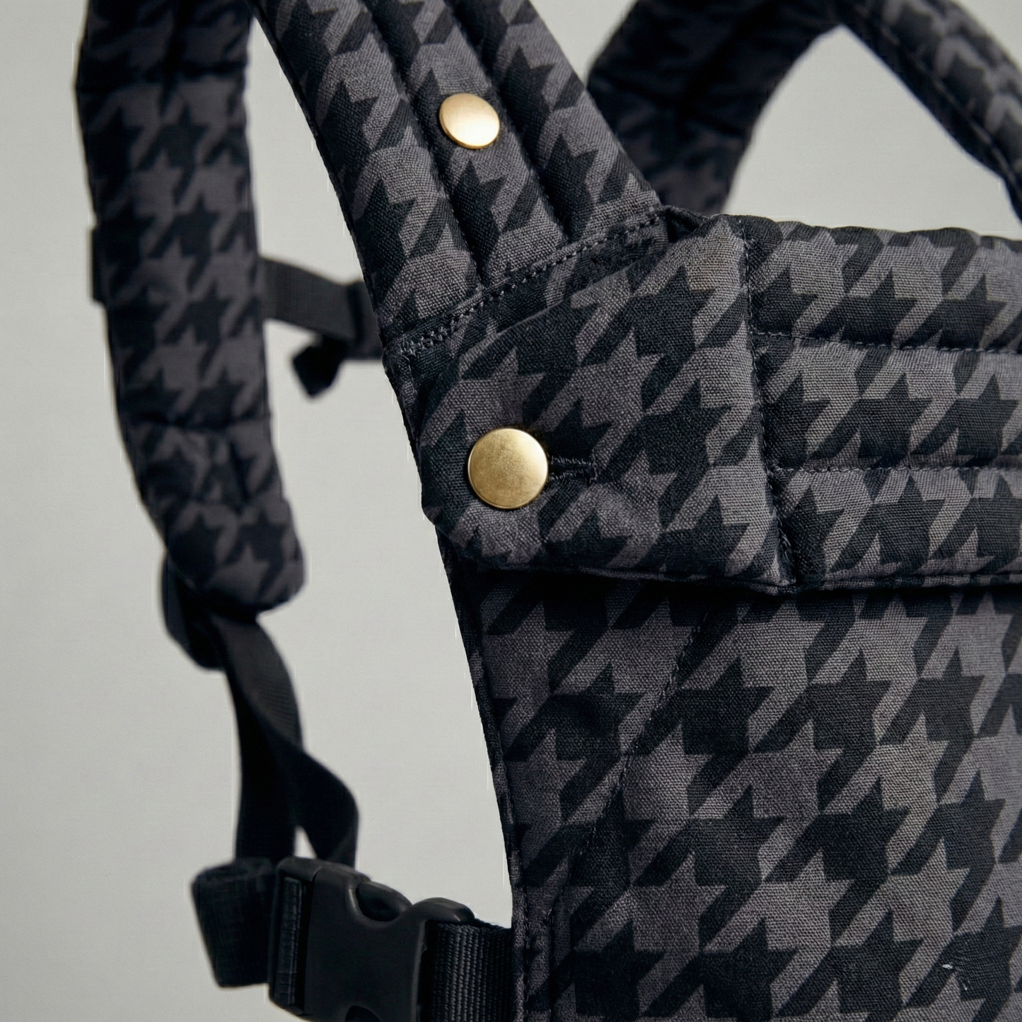 The Neirah Buckle Carrier