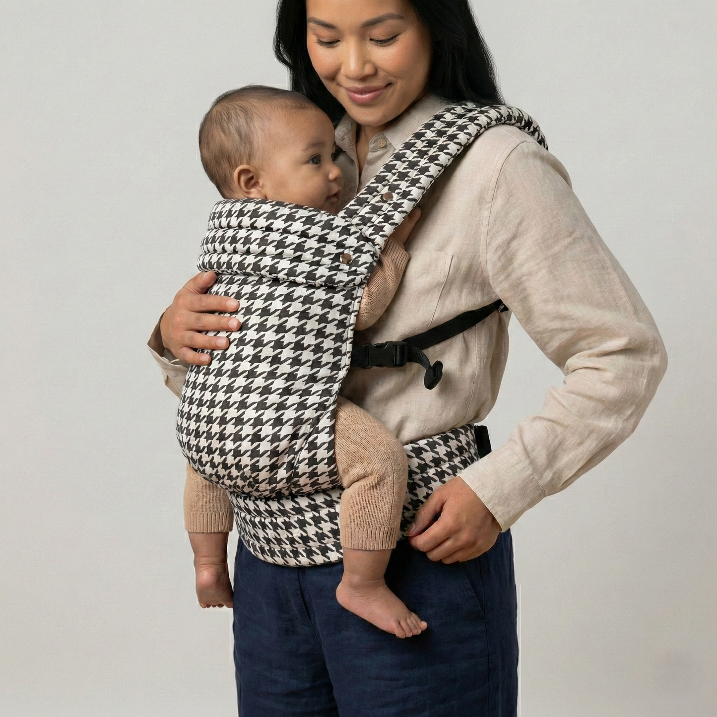 The Neirah Buckle Carrier